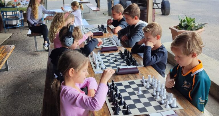 Helderberg Chess Club Brings the Game to the People – A Friendly Day at Triggerfish Market